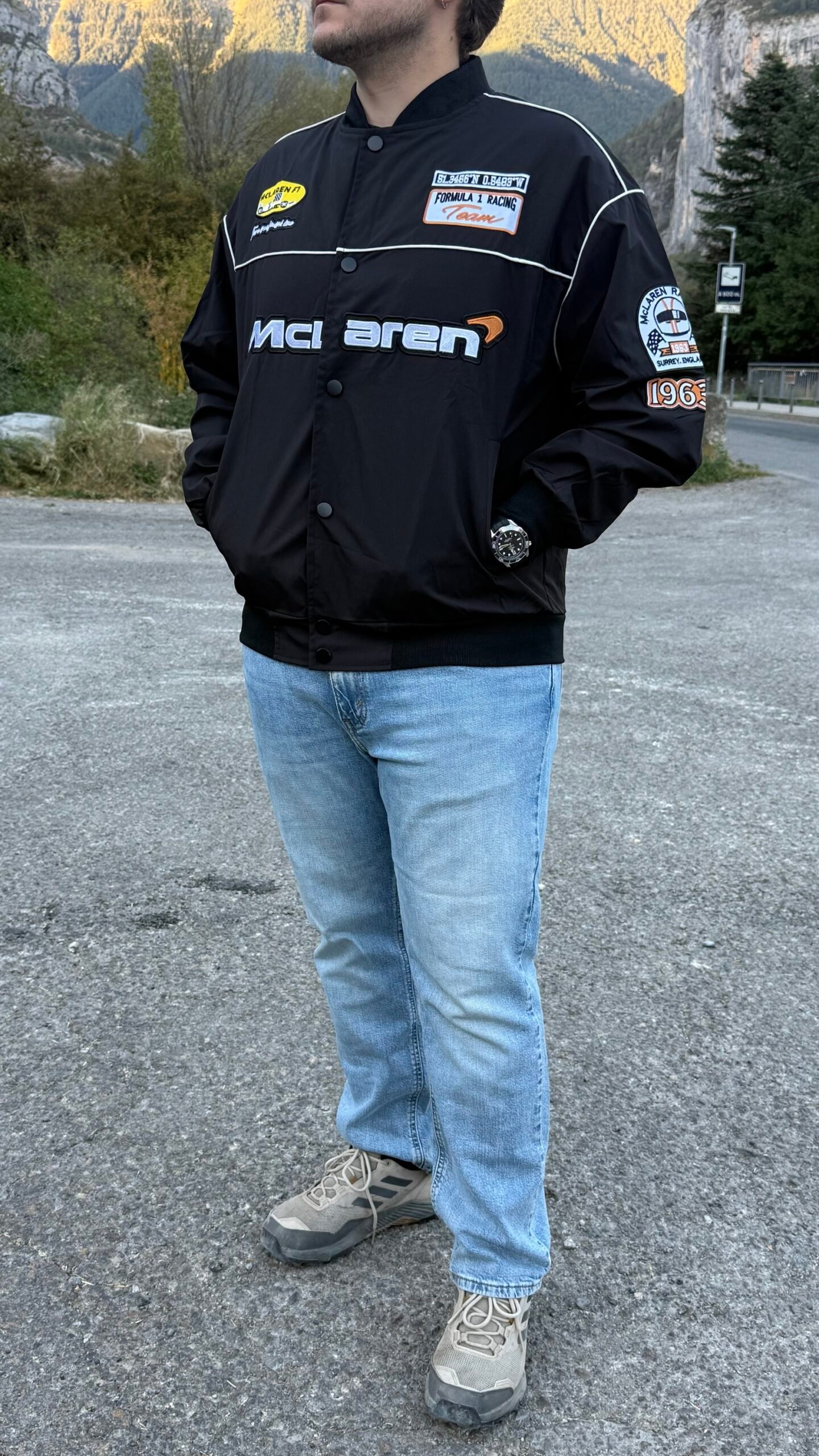 Chaqueta Racing McLaren Vintage – Negra (Bordada)